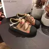 Primeiros caminhantes 2023 designer garoto run sapato xadrez bebê menina tênis treinadores crianças escola ginásio tênis menino preto sapatos de couro treinador de futebol adolescente crianças l240402