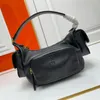 Borsa sottobraccio locomotiva di design con tasche multiple adatta per borse alla moda e alla moda adatte per l'atmosfera primaverile ed estiva del pendolarismo quotidiano essenziale