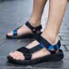 Buty 2023 NOWOŚĆ MĘŻCZYZN SIEDZINY NIESAMOWITE LETNE FLOPY FLOPY WYSOKIEJ WYSOKIEJ WYSOKIEJ Outdoor Beach Kaptaki zwykłe buty Tanie męskie buty wodne Buty wodne