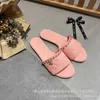24% rabatt designer skor xiaoxiangfeng metall etikett pläd tofflor vår/sommar en linje rund huvud platt botten hem kvinnor skor