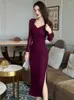 Abiti casual Abito lungo sexy francese da donna Elegante vino rosso Maglia elastica Pieghe trasparenti Bodyocn Abito con spacco laterale Fondo Abiti di base Mujer