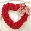 Dekorative Blumen Valentinstagskranz mit kariertem Bogenknoten romantisch herzförmige Haustürschilde Party Dekoration