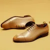 Sukienka buty włoskie oryginalne skórzane mężczyźni marka ślubna Brogue Shoe Up Formal Party Office Brown Cap Toe Oxford Wysoka jakość