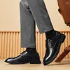 Scarpe eleganti da uomo 2024 Sneakers casual in pelle Fondo morbido Sport Autunno Facile da indossare Marea
