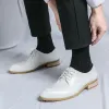 Schuhe Britisch weiße schwarze Schnüre -up bequeme Oxfords Kleidungsschuhe für Männer Moccasins Hochzeit Prom Homecoming Faken Zapatos Hombre