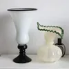 Vasos preto e branco medieval decorativo moderno simples pés altos ornamentos para casa sênior sentido retro vidro flor ware