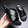 Slippers Summer Men Shoes Fintage Italian Fashion Flats عرضية غير شاطئية غير شاطئية تتخبط