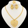 Set di orecchini e collana, gioielli italiani placcati in oro da donna, con grande pendente dal design scavato e regali di gioielli a catena lunga da 60 cm