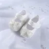 Dentelle Perle Arc Bébé Fille Premiers Marcheurs Chaussures Souples Petite Princesse Blanc Bébé Chaussures Satin Fleur Chaussures Nouveau-Né Mocassins Chaussures