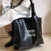 Designer Luxury Fashion Tygväskor High End Large Bag For Women 2024 Ny fashionabla textur axelväska med stor kapacitet på tygväska populär pendlingsväska