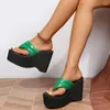 Tofflor kvinnor fyrkantiga tå plattform damer skor sommar mode tjock botten kvinnliga gröna sandaler kvinna flip-flops stor storlek