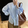 Blouses Femmes 90% coton blanc travail femme chemise 2024 printemps bureau dame tops minimaliste à manches longues col en V boutonné femme poche lâche