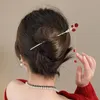 Hårklämmor Barrettes Chinese Stick Red Rose Floral Hairpin Tiaras For Women Tassel Metal Classic Girls Bun Jewel Girl Retro Bijoux D OT1UO