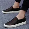 Scarpe casual 2024 Sneakers da uomo Scarpe trendy in pelle Traspirante per il tempo libero Mocassini antiscivolo maschili Guida italiana