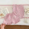 Ensembles de vêtements Ins 2024 coréen été bébé filles 2pcs vêtements ensemble coton plaid sans manches hauts minces shorts décontractés costume tenues pour tout-petits