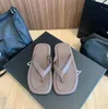 32 % RABATT Designer-Schuhe, kleine Version, Duft, flache Zehen, Flip-Flops, quadratischer Kopf, weicher Boden, Paar-Strandsandalen für den Außenbereich