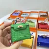 Schlüsselanhänger Designer-Damenaccessoires Mini Kylie Alligatorleder Rucksackbehänge Hochwertige Auto-Schlüsselanhängerringe Autobehänge