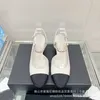 24% de réduction sur les chaussures de créateurs Xiaoxiang chaîne épaisse classique talon moyen sandales à air arrière pour femmes