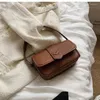 Axelväskor klassiska kvinnors väska 2024 Autumn/Winter Crossbody Vintage Square Handbag Casual Armpit Dual-användning