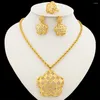 Set di orecchini e collana, gioielli italiani placcati in oro da donna, con grande pendente dal design scavato e regali di gioielli a catena lunga da 60 cm