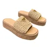 Designer -Hausschuhe Frau Sandalen berühmte Designerinnen Frauen Häkeln gleitet schwarze Plattformschnitte Strohform Flachform Slipper Sommer Flat Comfort Mule Beach Pool 87