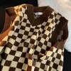 Mens Checkerboard Plaid V-ringning stickad Vest Female Spring Autumn Loose Par Sweater Coat Sleeveless Vests Casual Tops 240326