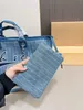 CC Beach Bag Luxury Designer Women s/s högkvalitativ moderosa blå denim handväska shoppingväska damer axelväska handväska plånbok