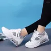 Chaussures de Sport décontractées pour femmes, baskets à plateforme haute, blanches, à semelle compensée de 7cm, respirantes, coussin d'air, confortables, fond épais augmentant