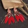 Kolczyki Dangle Bohemian etniczne czerwone pióro retro złoty kolor liści długi frędzle wiszący dla kobiet imprezowy prezent biżuterii