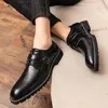 Scarpe casual Mocassini da uomo di successo Abito da lavoro Abito da banchetto di nozze Italia Designer Pelle Finta punta a punta B329