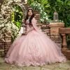 Abiti da principessa rosa stile Quinceanera con spalle scoperte Perline di pizzo Tull Gillter Paillettes Corsetto con lacci Abiti da ballo 15 anos rosa