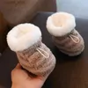 Första vandrare First Walkers Warm Spädbarn Crib Snöskor Mjuka bekväma flickor pojkar antislipsstrumpor födda babyskor zapatos rojos l240402