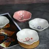 Vier kreative handbemalte Unterglasur-Keramikgeschirr im japanischen Stil, getaucht in Soße, Hot Pot, kleine Schüssel, Gewürzschale, Geschenkbox-Set
