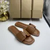 Hausschuhe für Damen, flache Absätze, transparente PU-Flip-Flops, 2023, trendiges Design, Nieten, Sommerschuhe für Damen, seitliche Damen-Slides, J240402