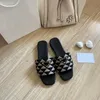 Designer echte driehoek slippers Dazzle dames glijbanen sandalen strepen casual zomer strand platte schoenen slippers borduurwerk dubbele muilezels slippers 2024 nieuwe mode