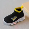 Taglia 21-30 Scarpe calzino luminose per bambini Scarpe LED luminose per bambini con luci Scarpe da ginnastica leggere per bambini che lavorano a maglia per ragazze 1-6 anni G1025