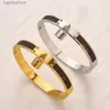 Designer Bangle For Women Jewelry New Style Bracelets Femme Bijoux Stamp en cuir en cuir en acier inoxydable Gold Bracelet Bracelet Femmes de mariage