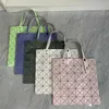 Designerbeutel für Frauen Freigabe Verkauf Damen Japanische Original geometrische Fabrik 2024 lebenslange neue modische Zhenjin -Umhängetasche Diamant Sechs Grid Tote Handtasche