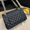 2024 Nuovo stilista di alta qualità Designer da donna Materiale a catena in pelle Diamond Flip Bag Super Crossbody Super All-in-One