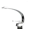 Robinets d'évier de salle de bains Peinture noire Robinet en cuivre Lavabo Mélangeur d'eau froide Robinet monotrou Cuisine Demi-arc Accessoires en forme d'arc