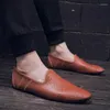 Sapatos casuais dedo apontado masculino respirável ação couro masculino condução apartamentos verão primavera para homem