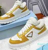 2024 Scarpe firmate Sneakers che indossano cotone felpato all'esterno Autunno e inverno Piccole scarpe bianche Modelli di coppia Rilancio elegante e generoso colorato