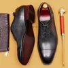 Sukienka buty włoskie oryginalne skórzane mężczyźni marka ślubna Brogue Shoe Up Formal Party Office Brown Cap Toe Oxford Wysoka jakość