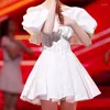 Sukienki imprezowe Wysokiej jakości letnia biała sukienka na wybiegu Modna moda Kobiety Slash Szyja Latarna rękaw haft haft mini