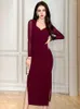 Abiti casual Abito lungo sexy francese da donna Elegante vino rosso Maglia elastica Pieghe trasparenti Bodyocn Abito con spacco laterale Fondo Abiti di base Mujer