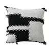 Kissen schwarz weiß getufteter Chenille-Bezug 45 x 45 cm geometrischer Boho-Stil neutrale Dekoration Wohnzimmer Schlafzimmer