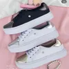 Casual schoenen Witte sneakers met dikke zolen 2024 Veters Ademend Klinknagels Leer Gevulkaniseerd All-match Tennis Hardlopen