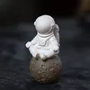 Créativité Yixing Purple Clay Tea Pet Pet à la main Sculpture d'astronaute exquise Plateau de thé de bureau exquis Les petits ornements peuvent améliorer le cadeau