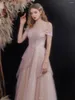 Party Dresses Pink Tulle Evening A-Line Illusion Sequin Applique Pleat Golvlängd utanför axeln Backless Wedding Prom Clown