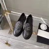 40 % RABATT Designer Small Xiangling Plaid Loafer Britischer Stil mit Metallschnalle, kleiner Leder-Flachabsatz, schlanke Damenschuhe im Frühjahr und Herbst